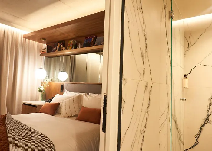 Card Hotel