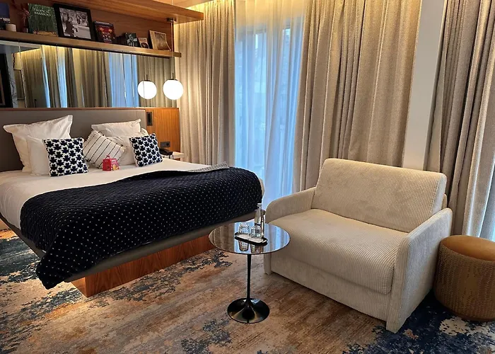 Card Hotel