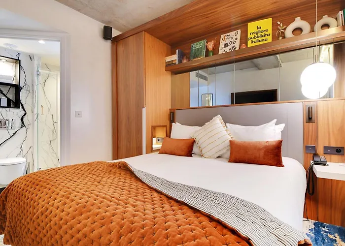 Card Hotel